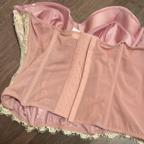 Blush Rose Satin and Lace Vintage Corset - Picture 5 of 6